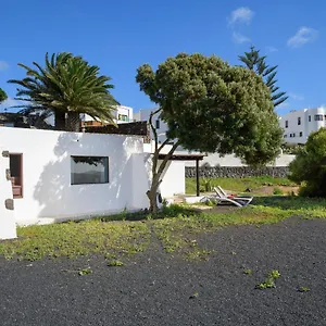 https://casa-los-divisos.in-canary-islands.com